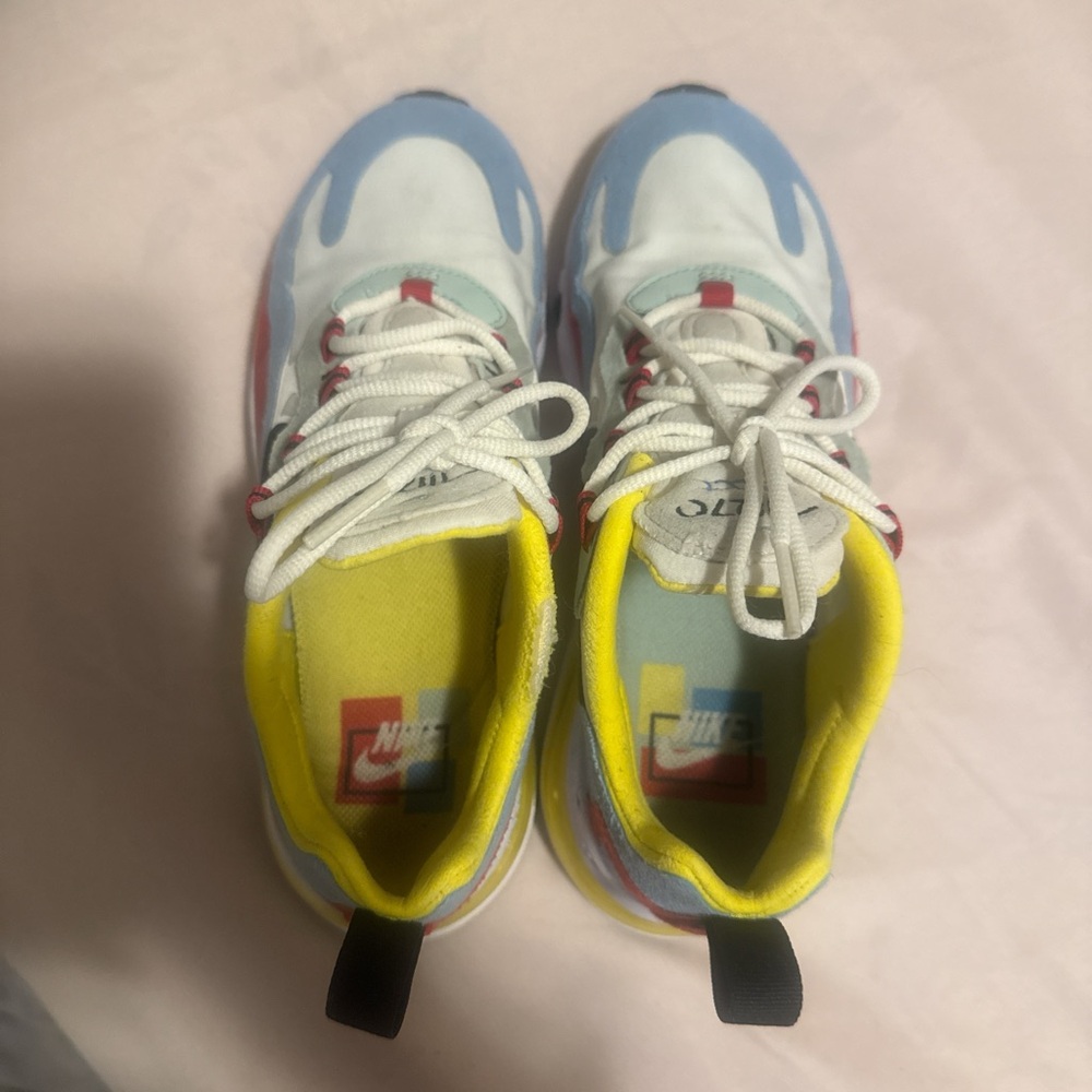 Nike Blue and Yellow Sneakers Modern Athletic Design size 6